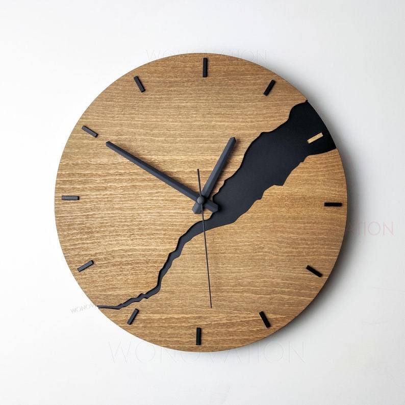 Nuvoro – Horloge murale en bois au design élégant